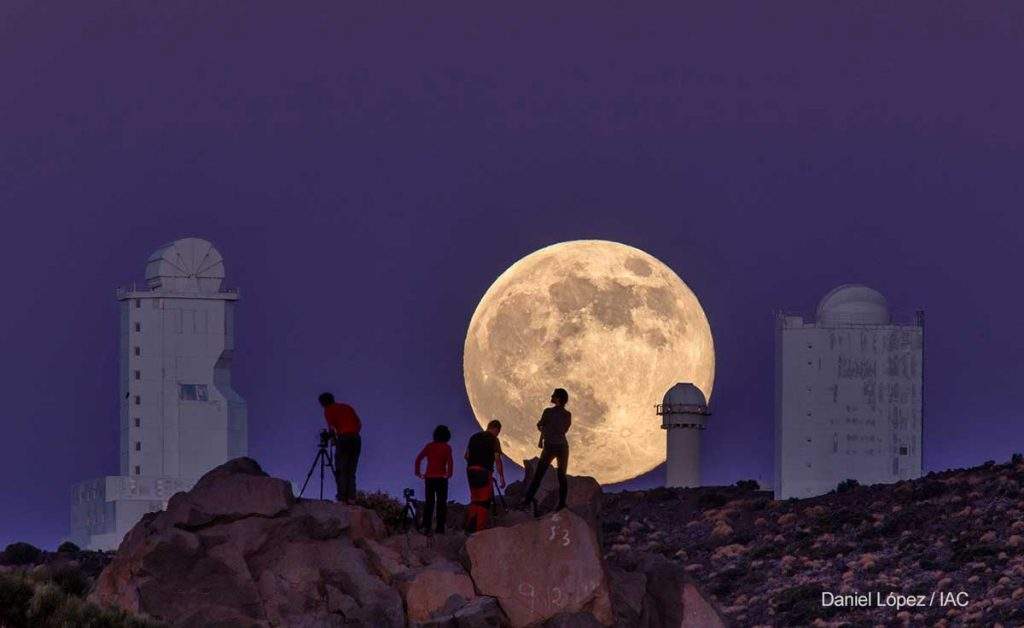 ¿Por qué la Luna parece más grande en el horizonte?