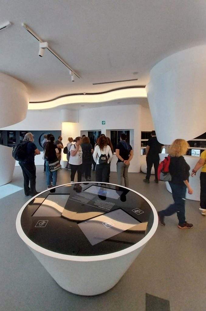 Galactica visita museo 1